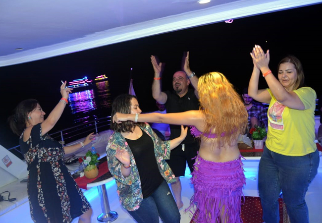 Fantastic cruise Dinner on yacht in sharm el sheikh