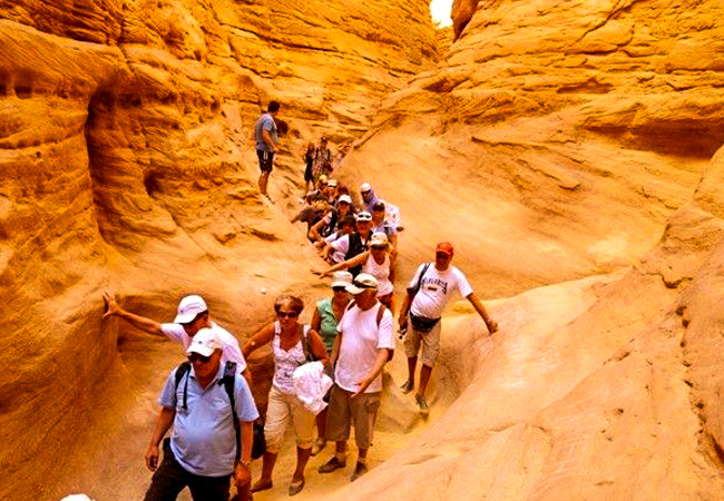 Das verlorene Land von Sharm El Sheikh – Canyontour & Bootsfahrt & Safari und mehr