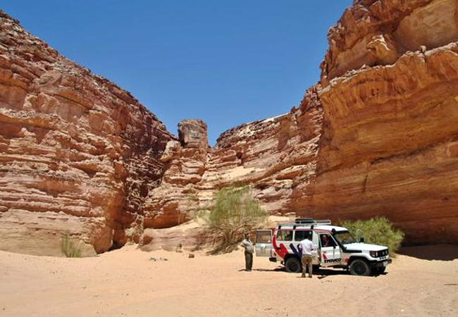 Das verlorene Land von Sharm El Sheikh – Canyontour & Bootsfahrt & Safari und mehr